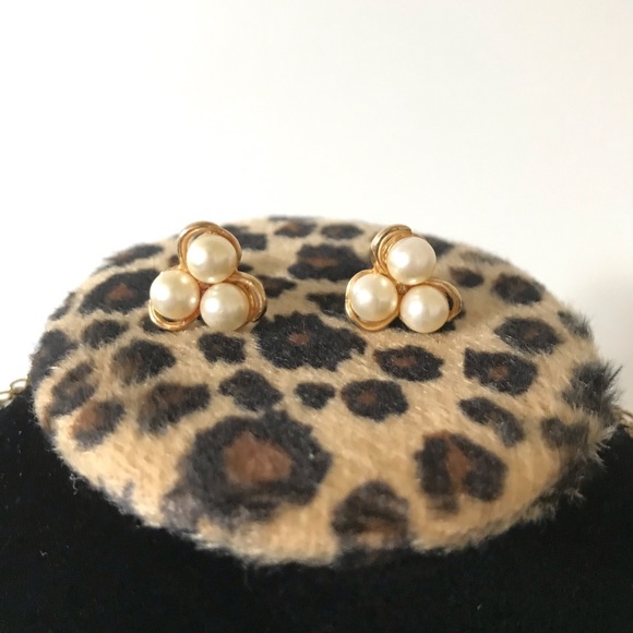 Green, Pearl and Gold Toned Jewelry Set - Picture 2 of 5